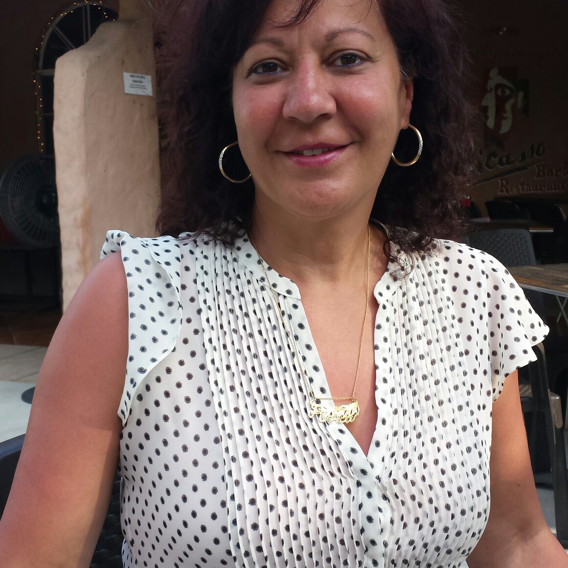 Testimonial picture of a female