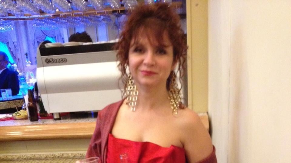 Testimonial picture of a female